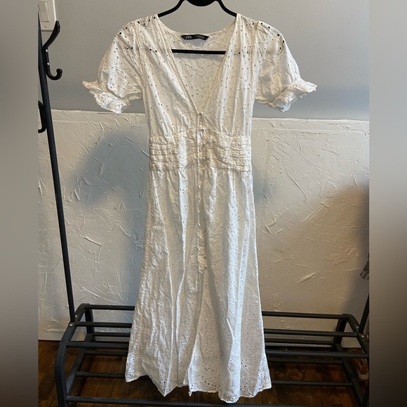 Gorgeous white doily Zara dress - Picture 2 of 5